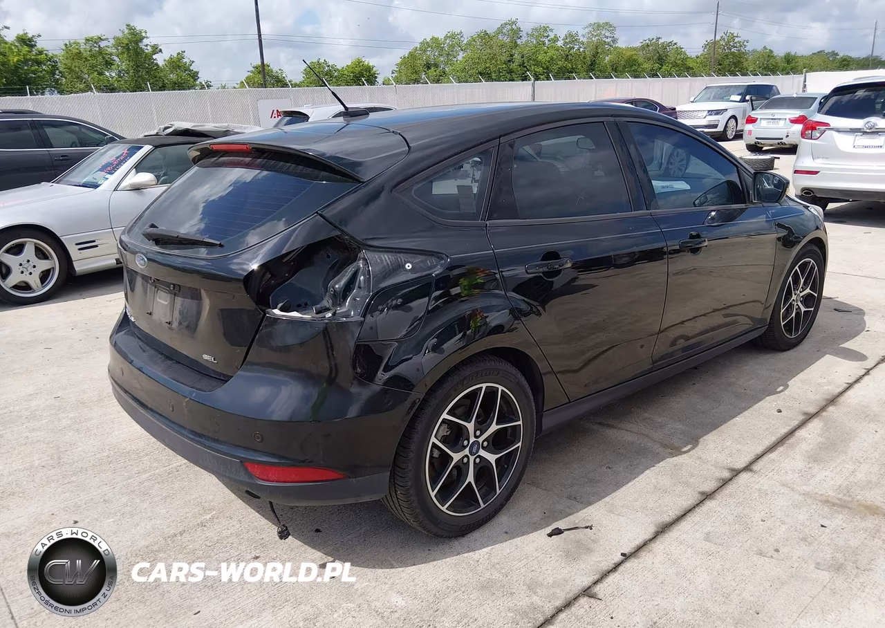 2017 Ford Focus Sel VIN:1FADP3M26HL269842 - 4