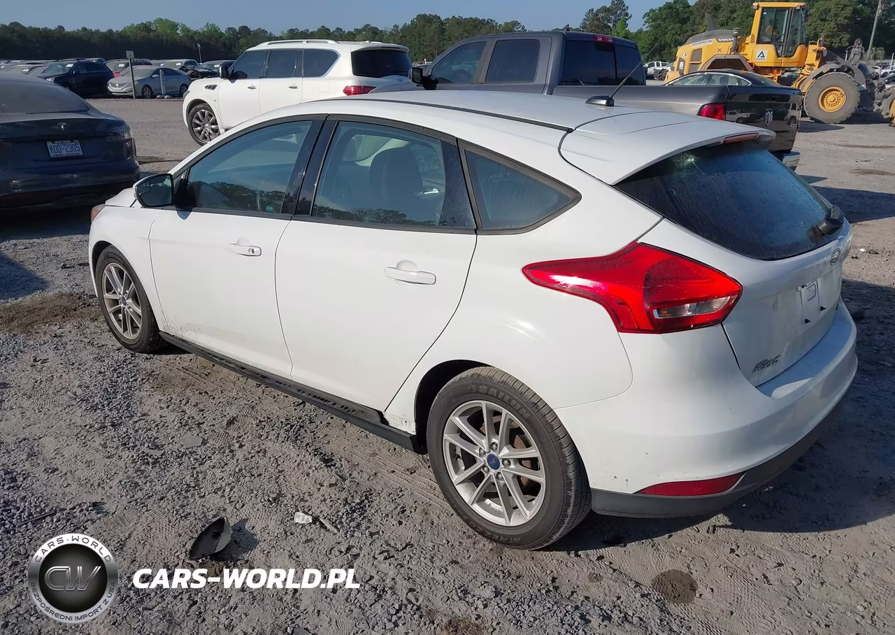 2017 Ford Focus Se VIN:1FADP3K2XHL232814 - 3