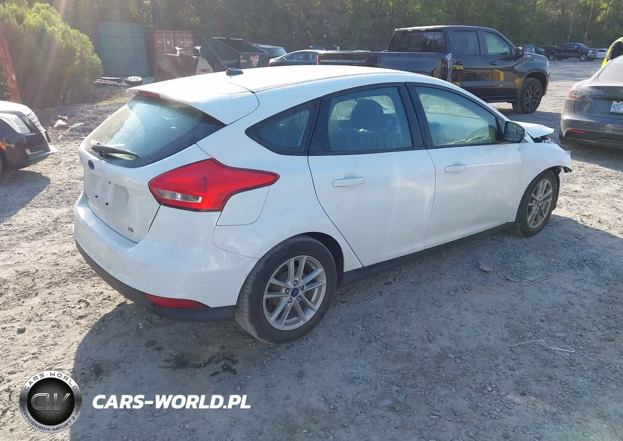 2017 Ford Focus Se VIN:1FADP3K2XHL232814 - 4