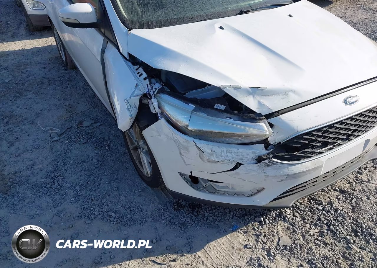 2017 Ford Focus Se VIN:1FADP3K2XHL232814 - 6
