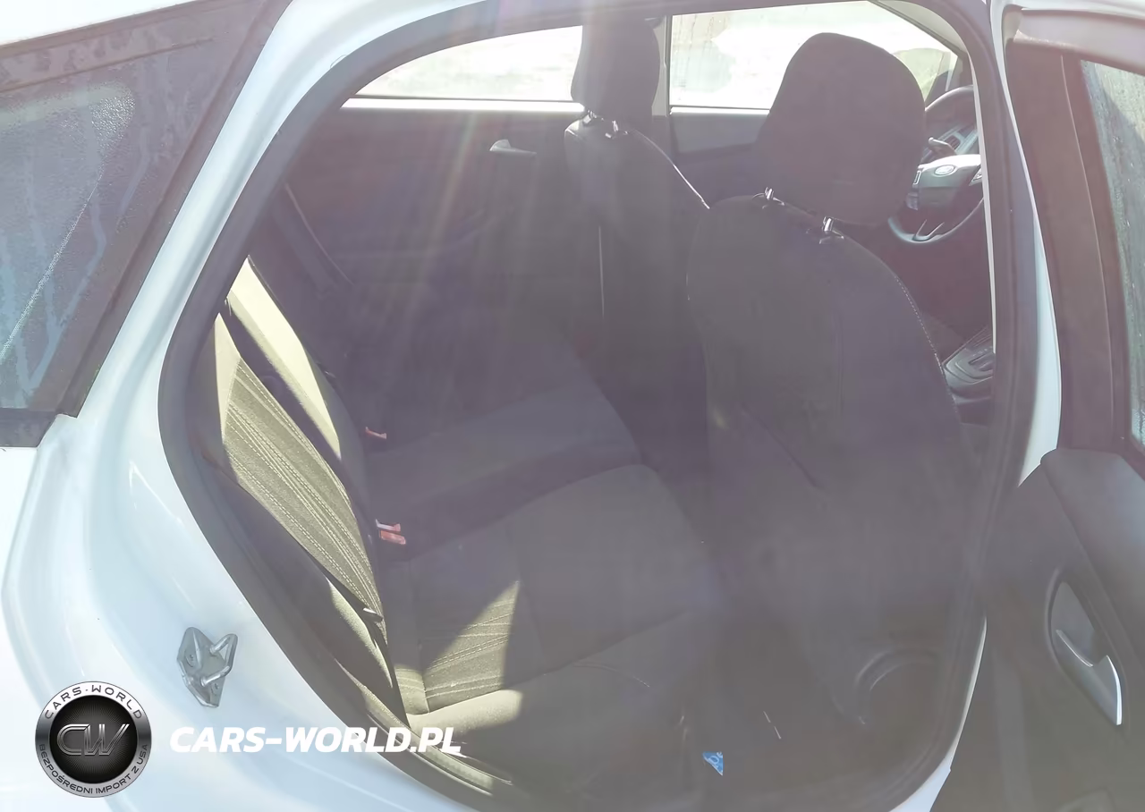 2017 Ford Focus Se VIN:1FADP3K2XHL232814 - 8