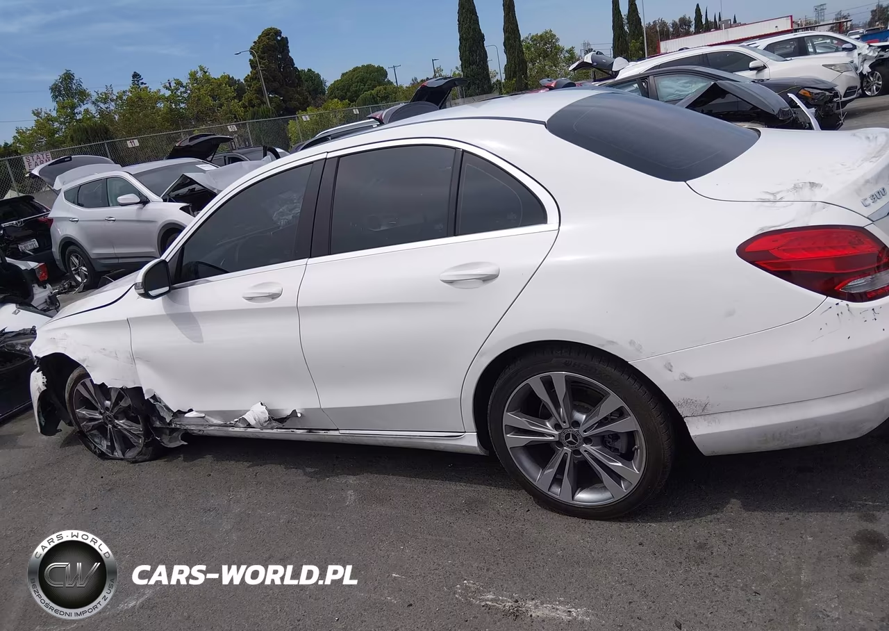 2018 Mercedes-Benz C 300 VIN:55SWF4JB7JU268786 - 14