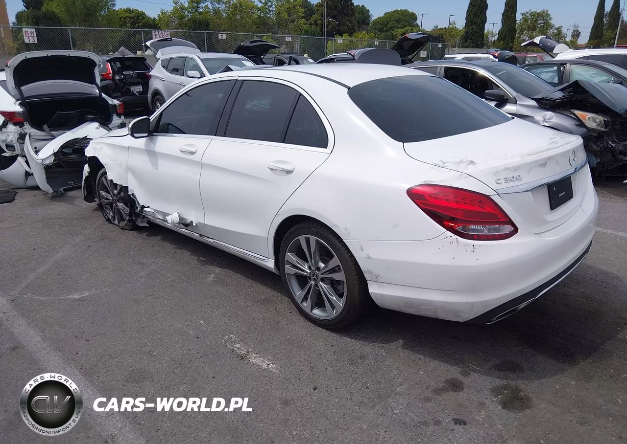 2018 Mercedes-Benz C 300 VIN:55SWF4JB7JU268786 - 3