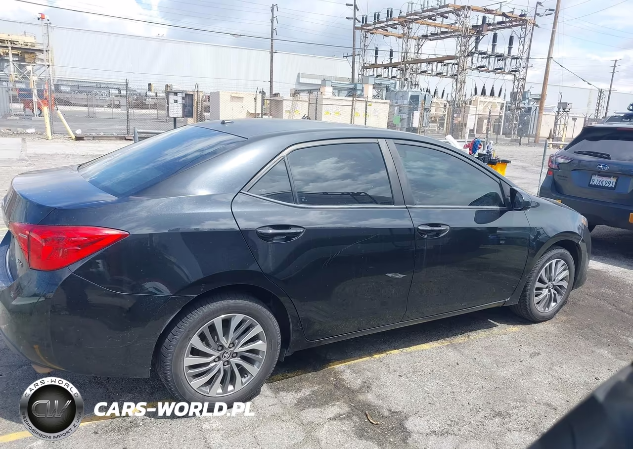 2018 Toyota Corolla Xle VIN:5YFBURHE4JP824043 - 13