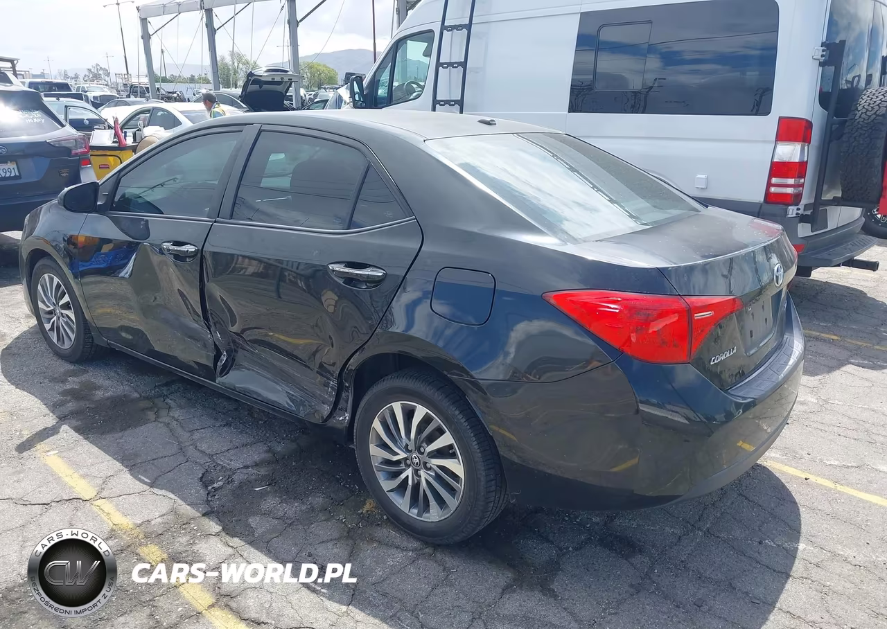 2018 Toyota Corolla Xle VIN:5YFBURHE4JP824043 - 3
