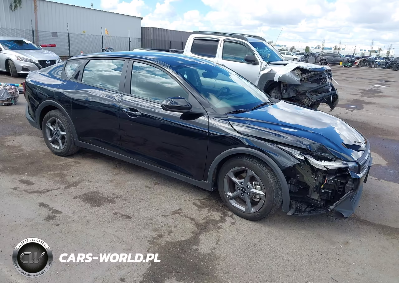 2025 Kia K4 Lxs – zdjęcie 1 z 17