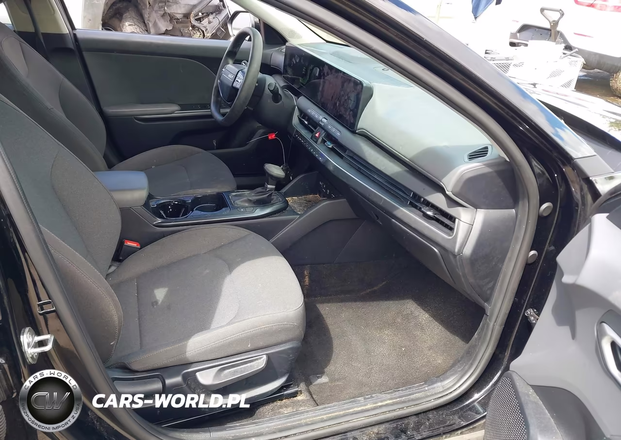 2025 Kia K4 Lxs VIN:3KPFT4DE8SE032008 - 5