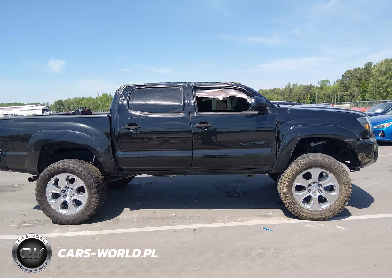 2015 Toyota Tacoma Base V6 VIN:3TMLU4EN7FM184310 - 12