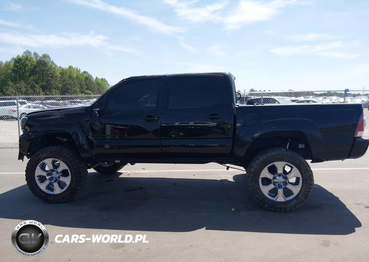2015 Toyota Tacoma Base V6 VIN:3TMLU4EN7FM184310 - 13