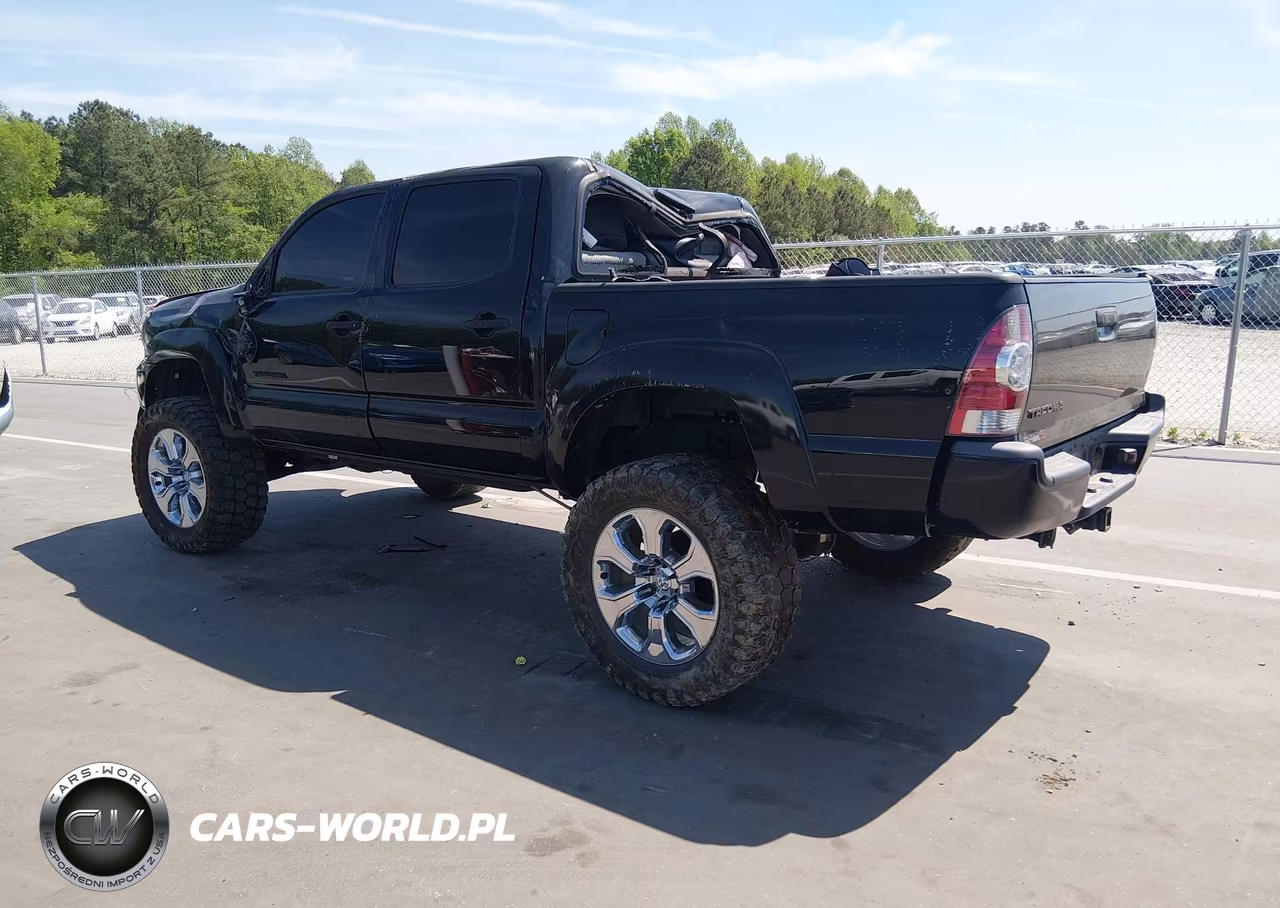 2015 Toyota Tacoma Base V6 VIN:3TMLU4EN7FM184310 - 3