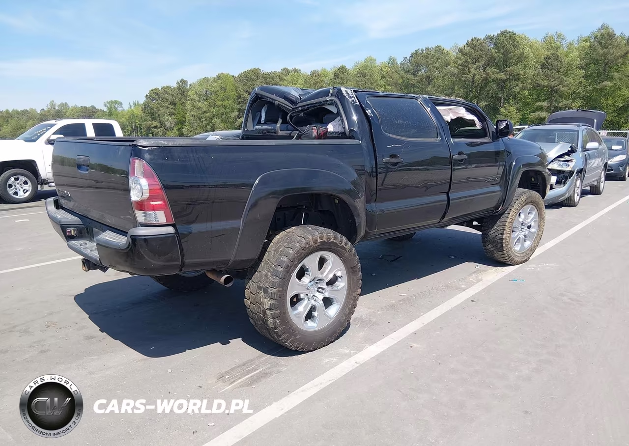 2015 Toyota Tacoma Base V6 VIN:3TMLU4EN7FM184310 - 4
