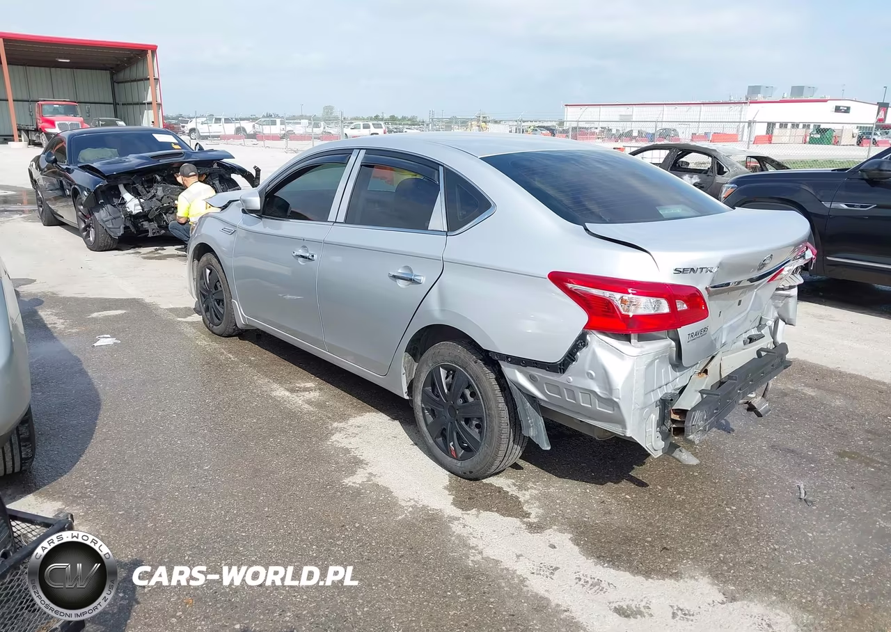 2018 Nissan Sentra S VIN:3N1AB7AP7JY301930 - 3