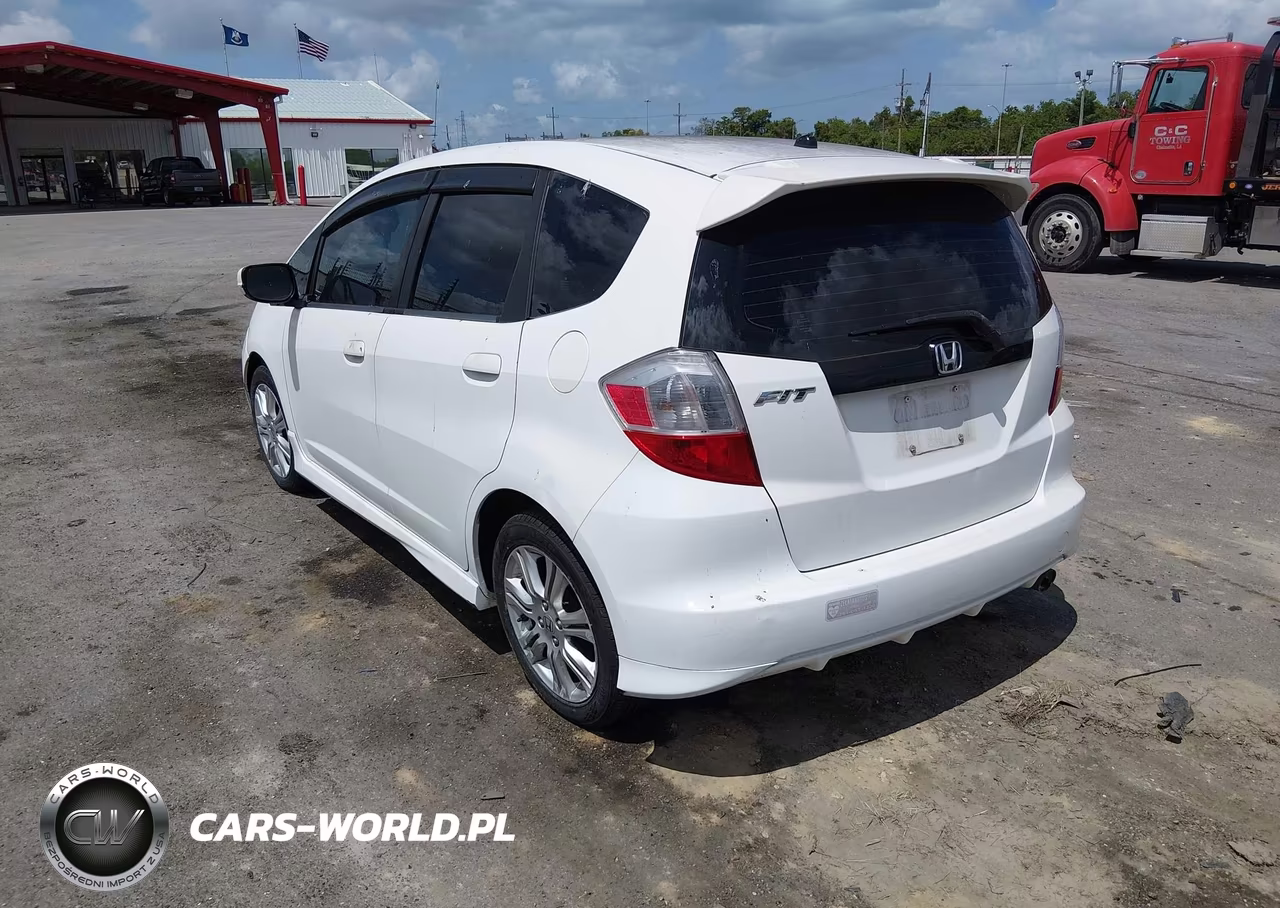 2010 Honda Fit Sport VIN:JHMGE8H46AC002677 - 3