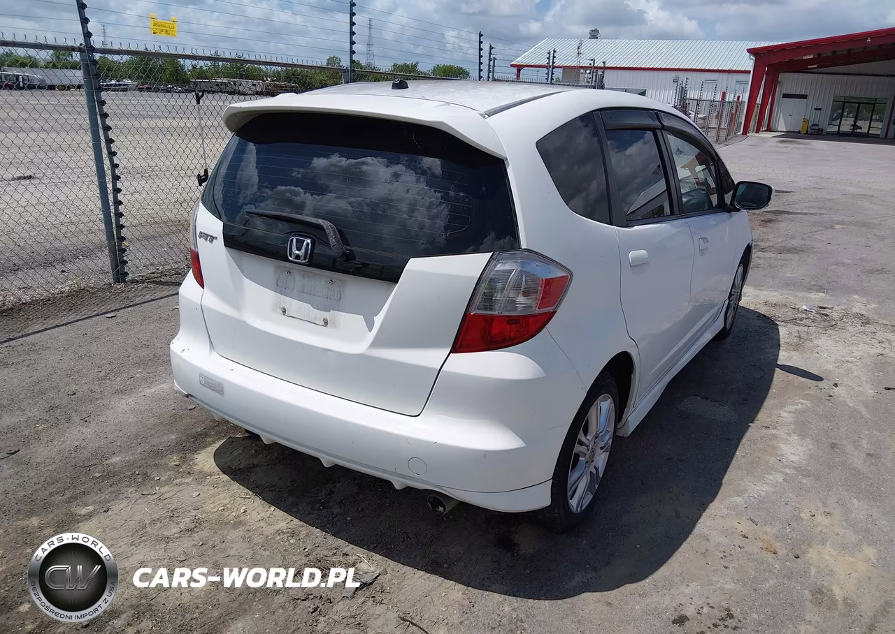2010 Honda Fit Sport VIN:JHMGE8H46AC002677 - 4
