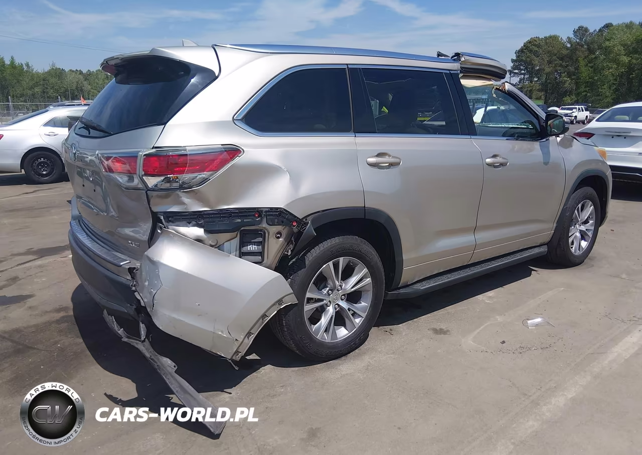 2015 Toyota Highlander Xle V6 VIN:5TDKKRFH8FS098995 - 4