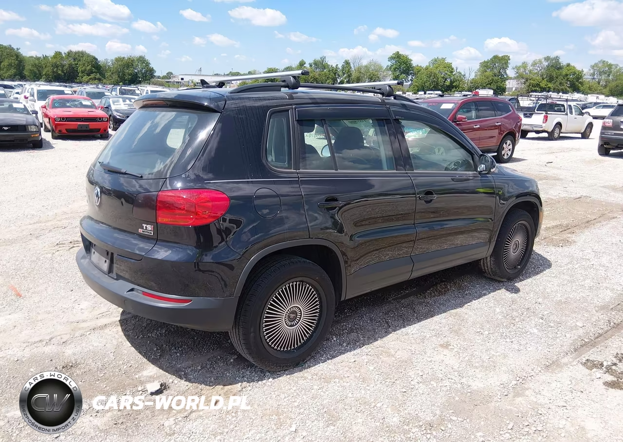 2017 Volkswagen Tiguan VIN:WVGBV7AX2HK054412 - 4
