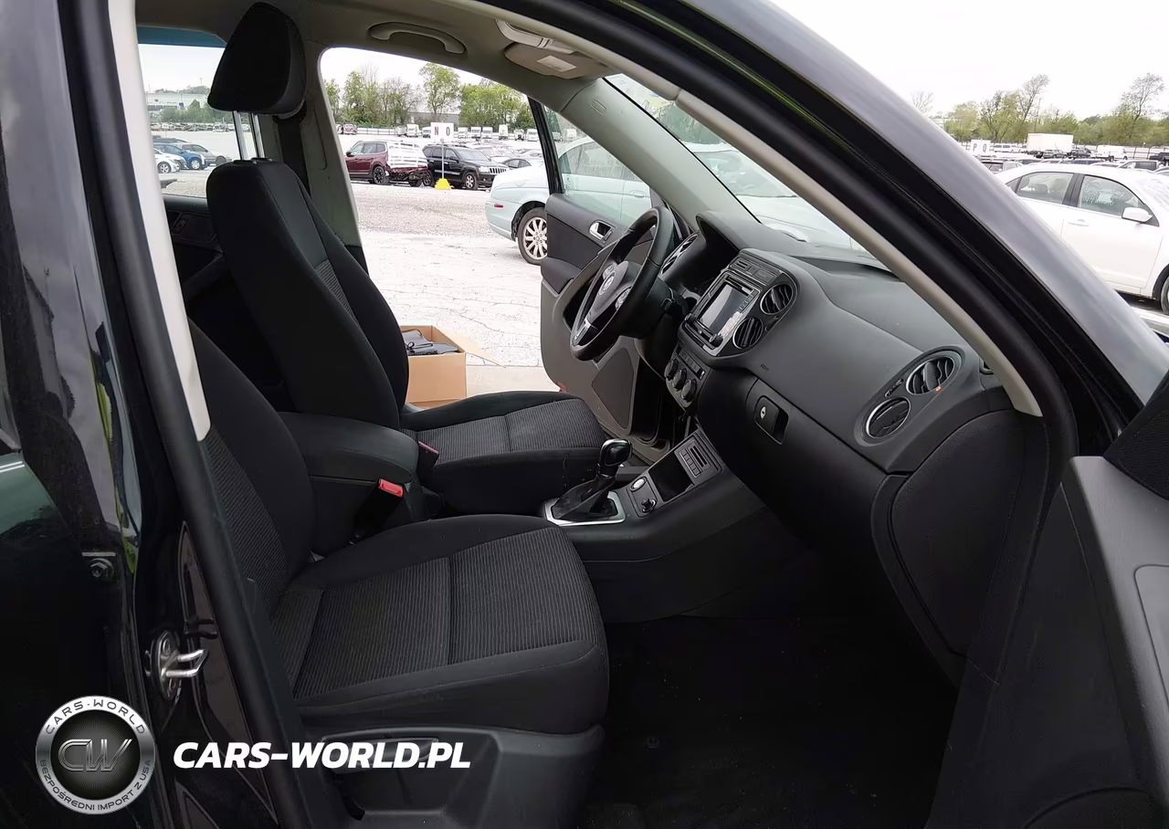 2017 Volkswagen Tiguan VIN:WVGBV7AX2HK054412 - 5