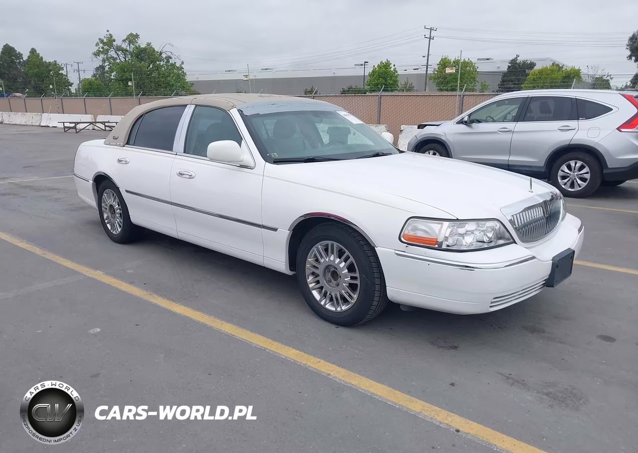 2010 Lincoln Town Car Signature Limited