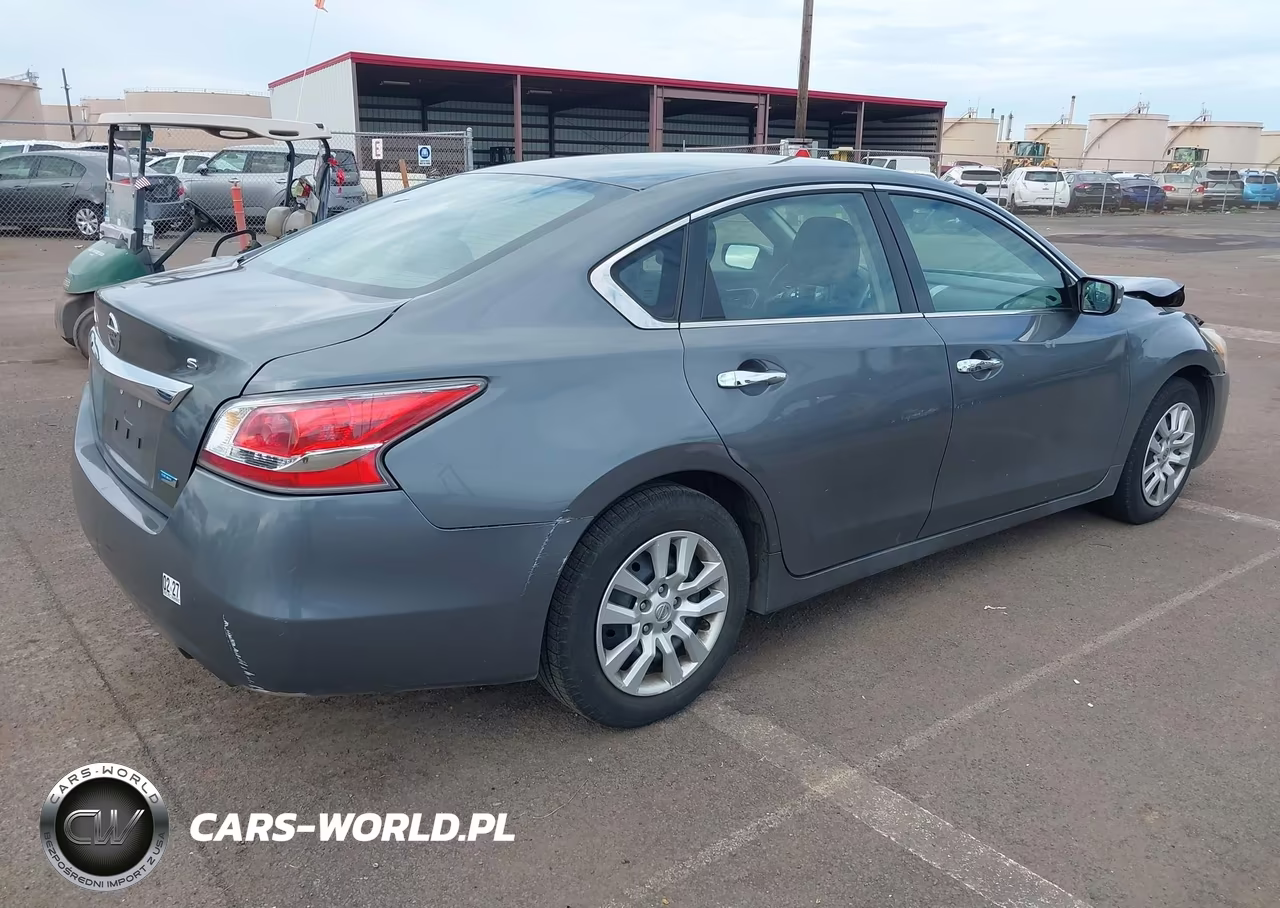 2014 Nissan Altima 2.5 S VIN:1N4AL3AP4EN226177 - 4