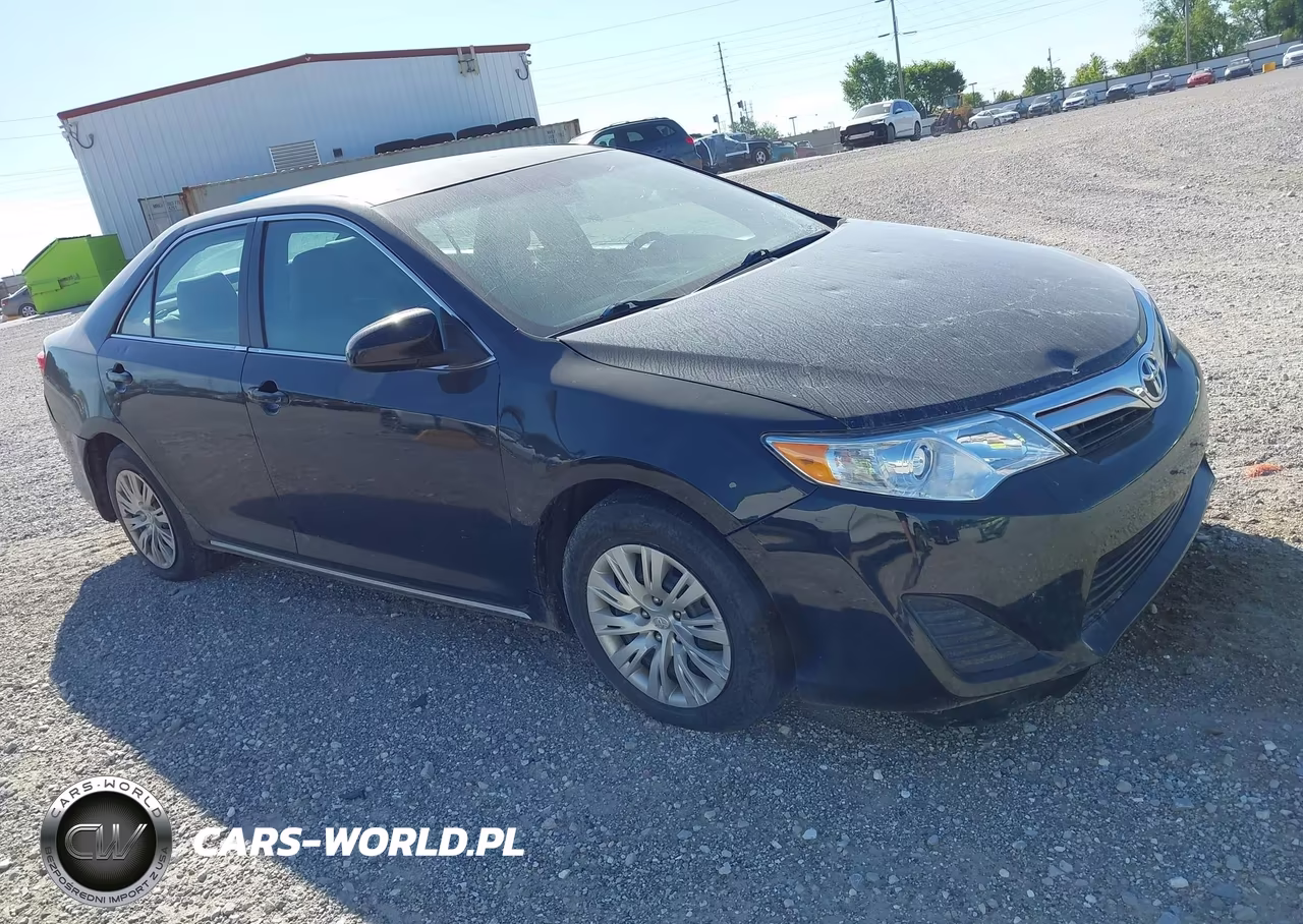 2013 Toyota Camry Le – zdjęcie 1 z 17