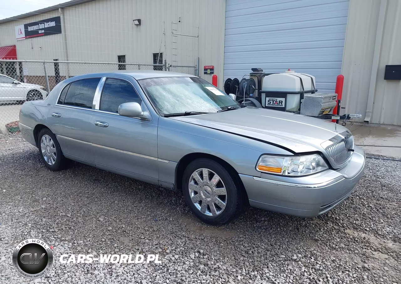 2006 Lincoln Town Car Signature Limited