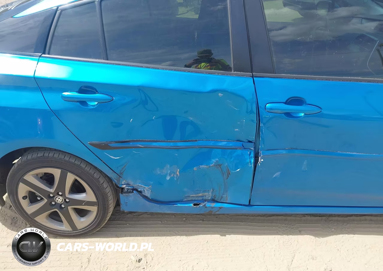2020 Toyota Prius Xle VIN:JTDKARFU6L3106699 - 6
