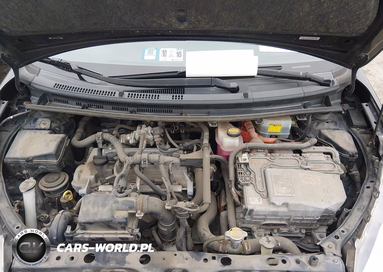 2013 Toyota Prius C Two VIN:JTDKDTB31D1048886 - 10