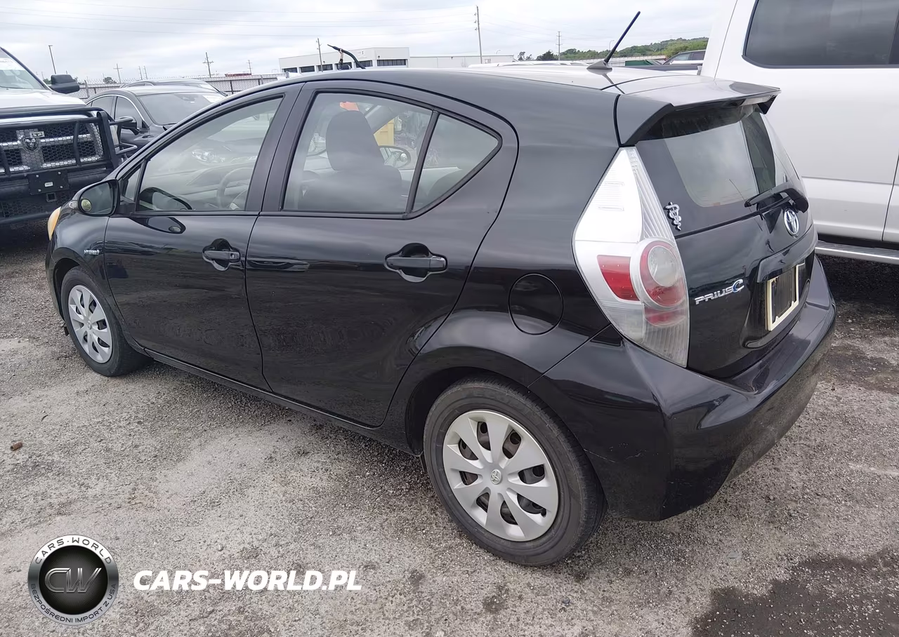 2013 Toyota Prius C Two VIN:JTDKDTB31D1048886 - 3