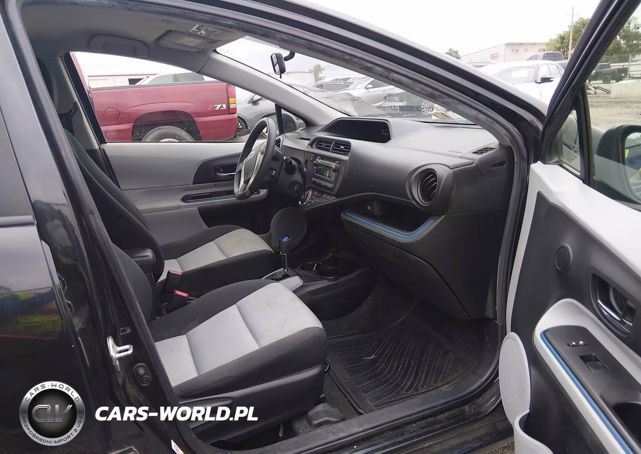 2013 Toyota Prius C Two VIN:JTDKDTB31D1048886 - 5