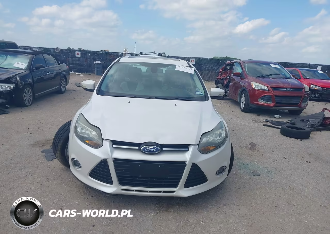 2012 Ford Focus Titanium VIN:1FAHP3J23CL139838 - 11
