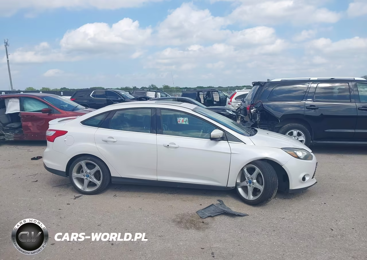 2012 Ford Focus Titanium VIN:1FAHP3J23CL139838 - 12