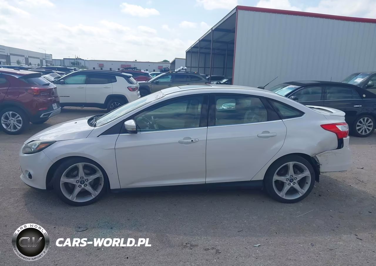 2012 Ford Focus Titanium VIN:1FAHP3J23CL139838 - 13