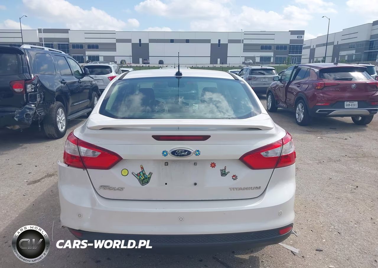 2012 Ford Focus Titanium VIN:1FAHP3J23CL139838 - 15