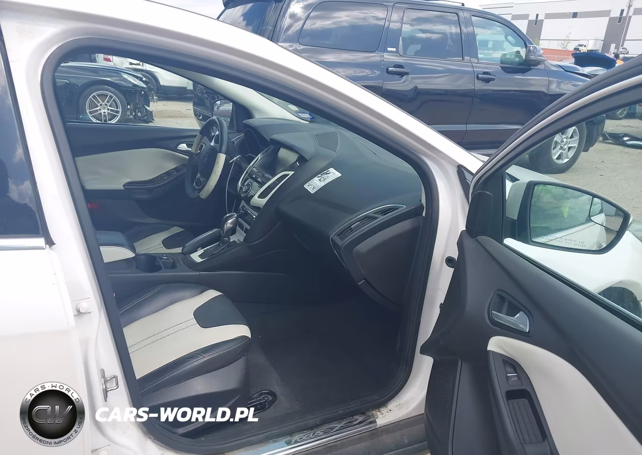 2012 Ford Focus Titanium VIN:1FAHP3J23CL139838 - 5
