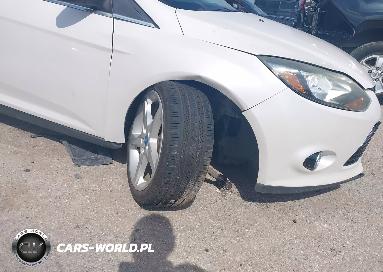 2012 Ford Focus Titanium VIN:1FAHP3J23CL139838 - 6