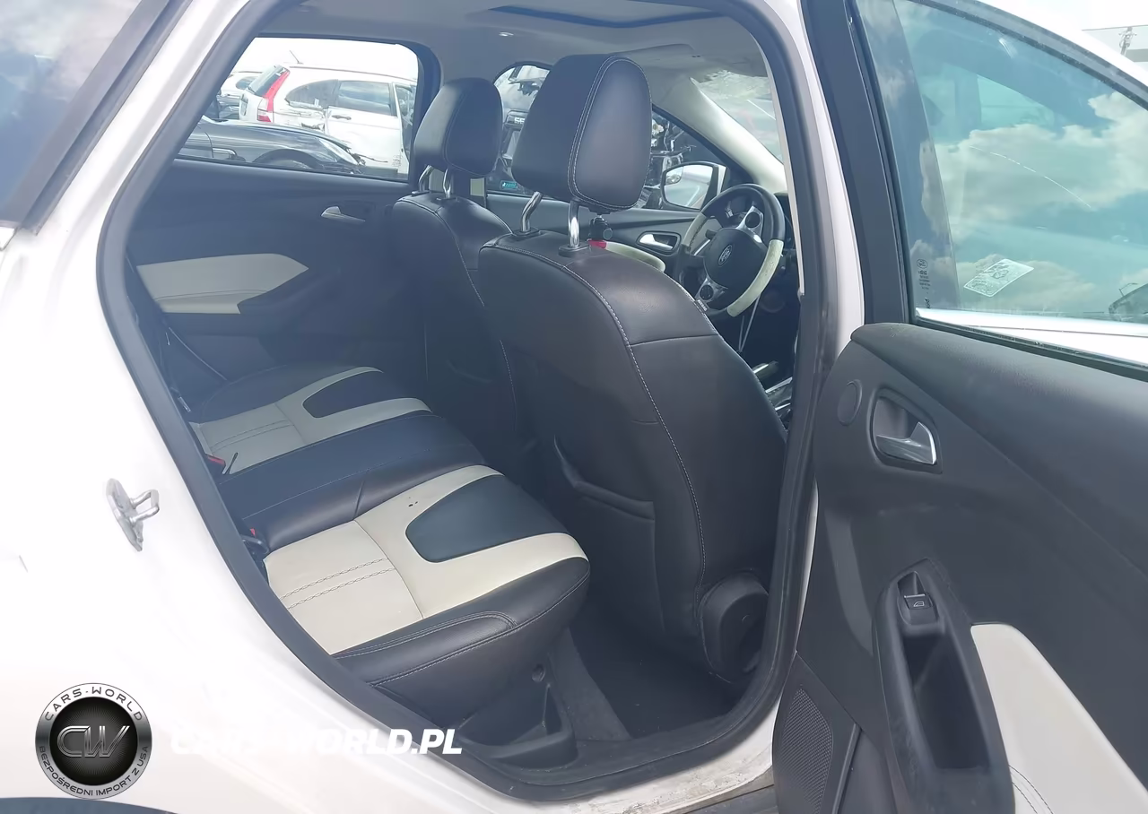 2012 Ford Focus Titanium VIN:1FAHP3J23CL139838 - 8
