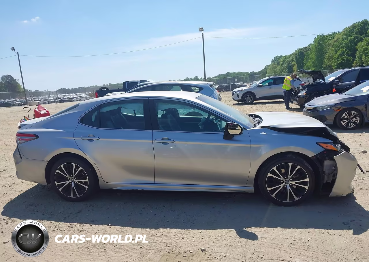 2018 Toyota Camry Se VIN:4T1B11HK1JU075622 - 13