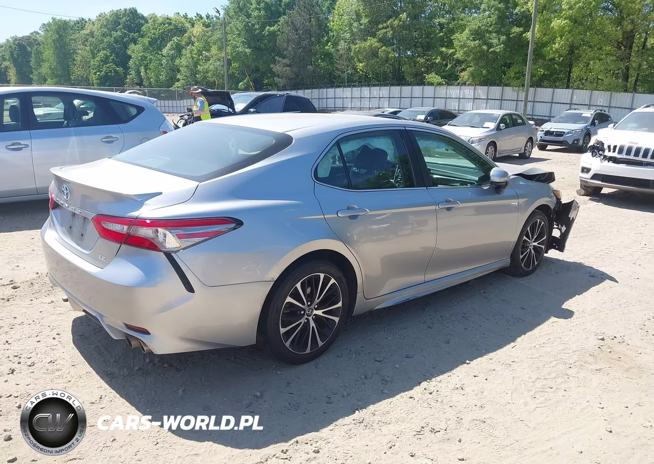 2018 Toyota Camry Se VIN:4T1B11HK1JU075622 - 4