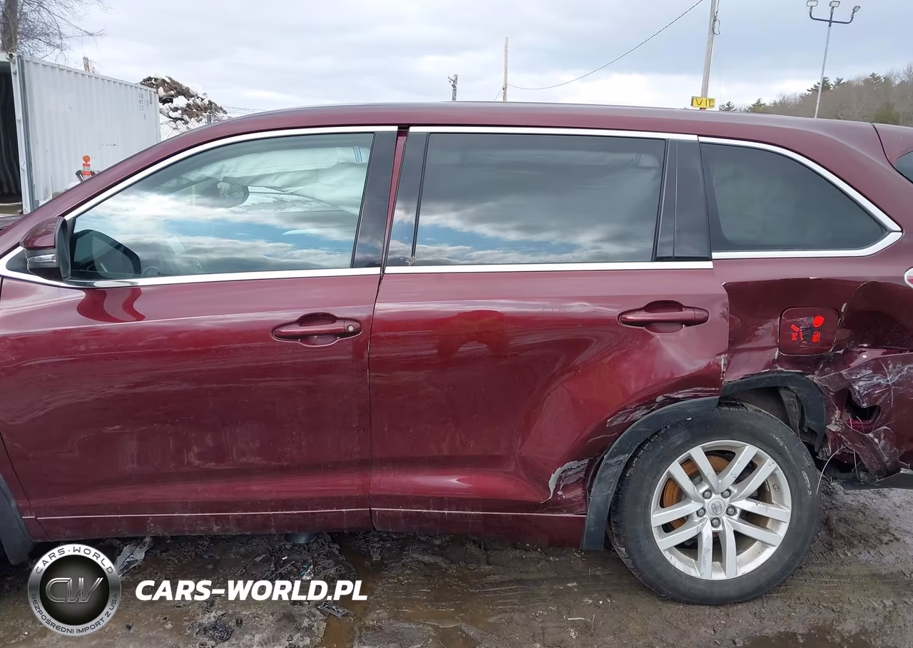2015 Toyota Highlander Le V6 VIN:5TDBKRFH2FS126631 - 14