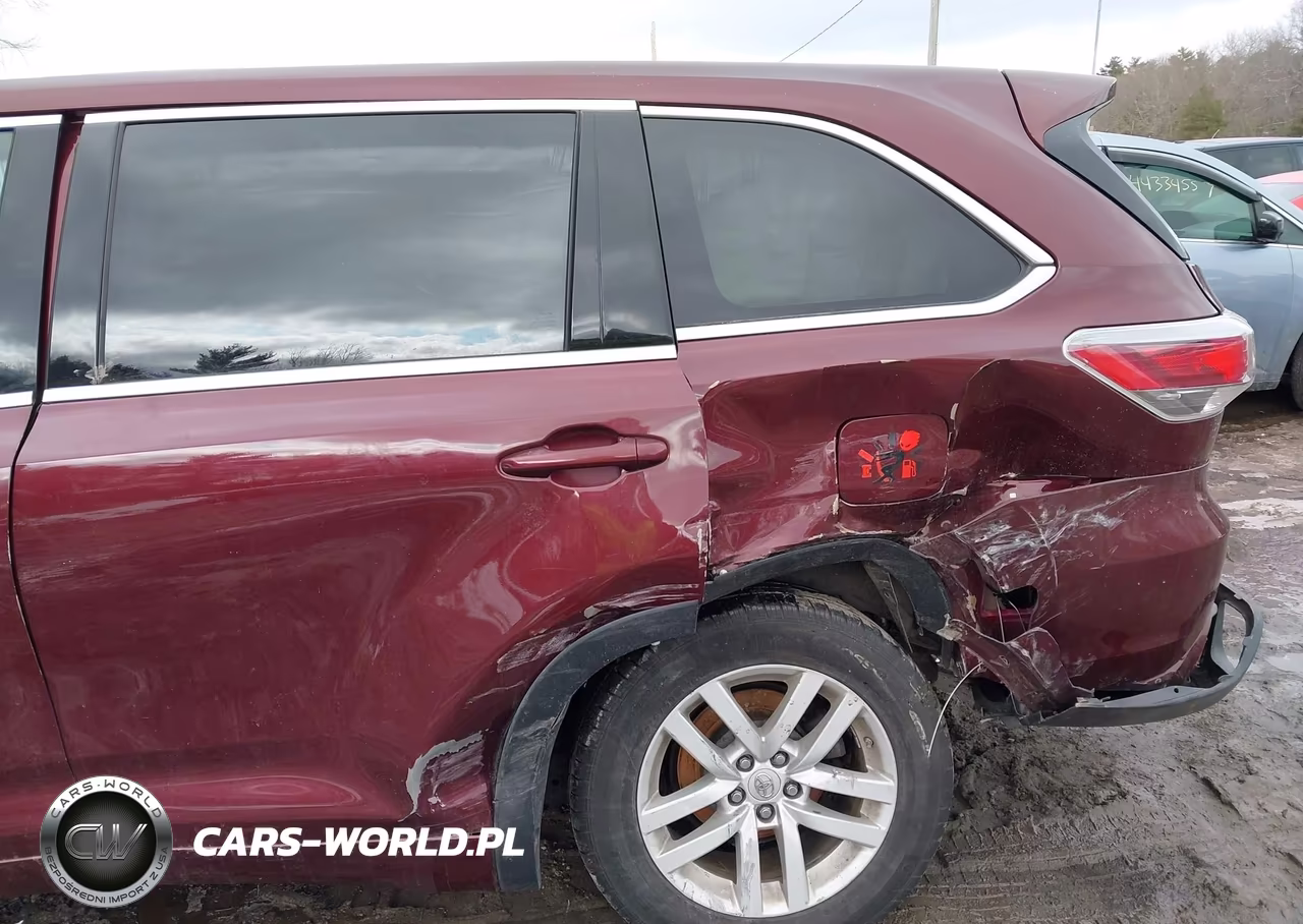 2015 Toyota Highlander Le V6 VIN:5TDBKRFH2FS126631 - 17