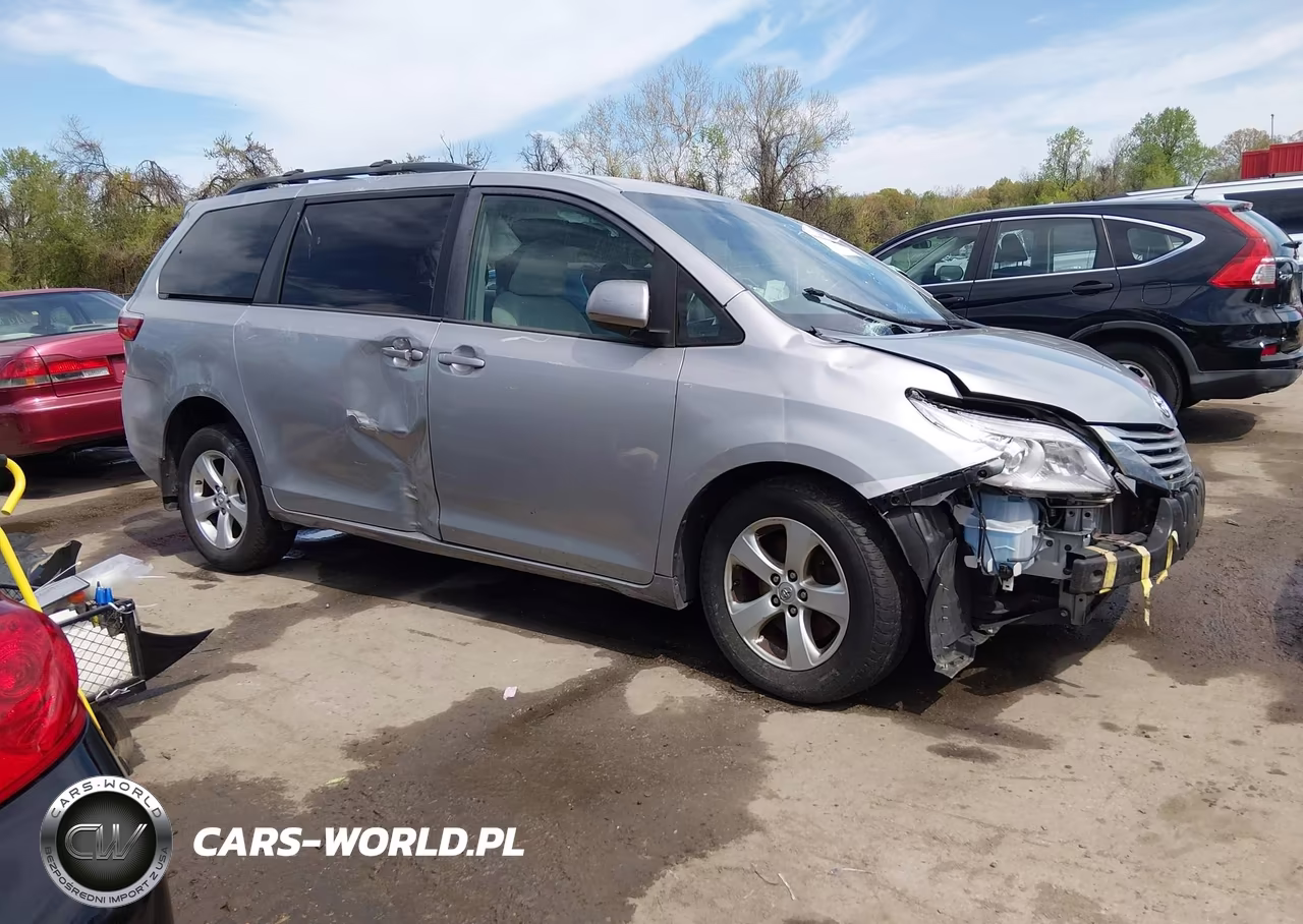 2015 Toyota Sienna Le 8 Passenger
