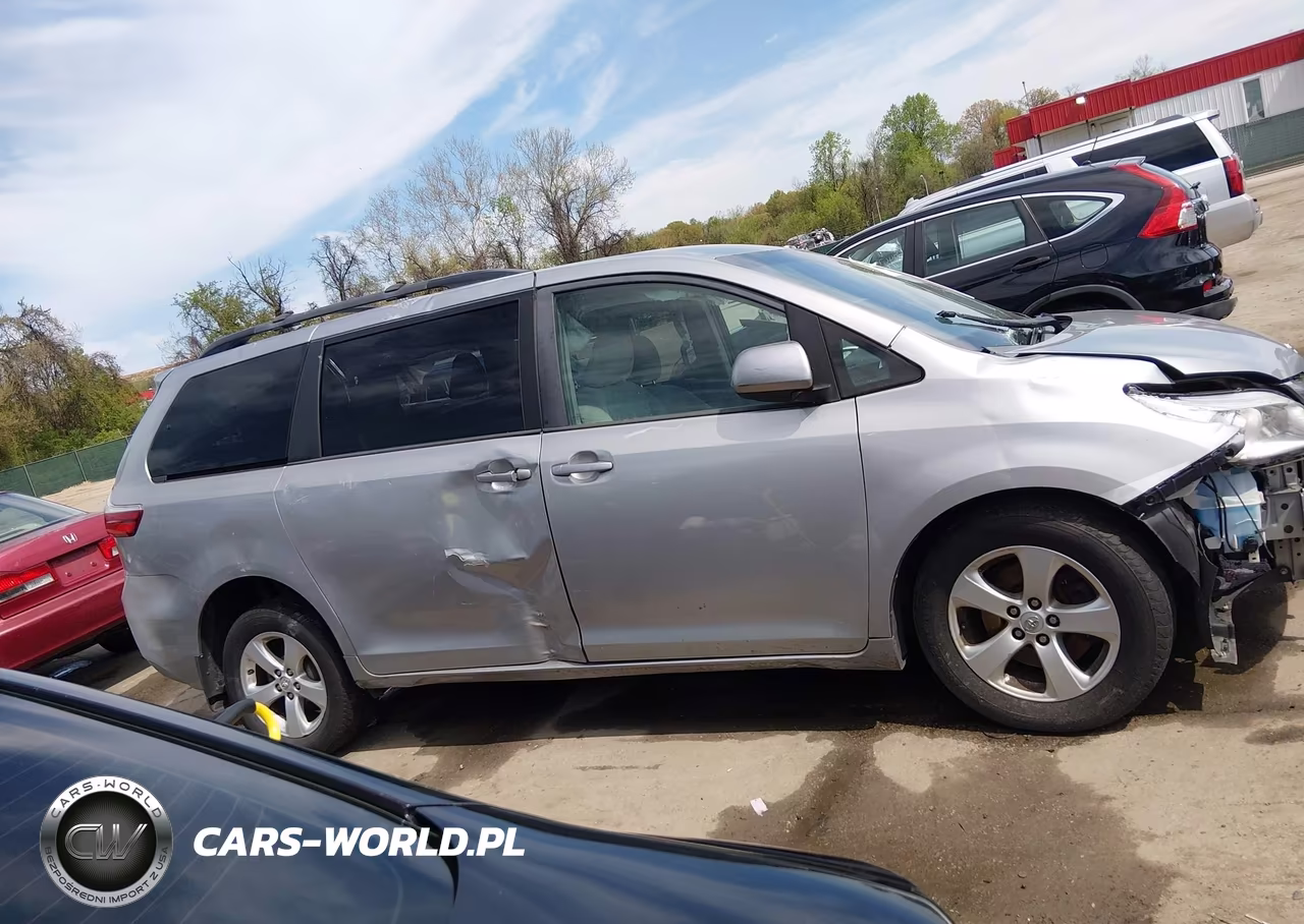 2015 Toyota Sienna Le 8 Passenger VIN:5TDKK3DC2FS625837 - 13