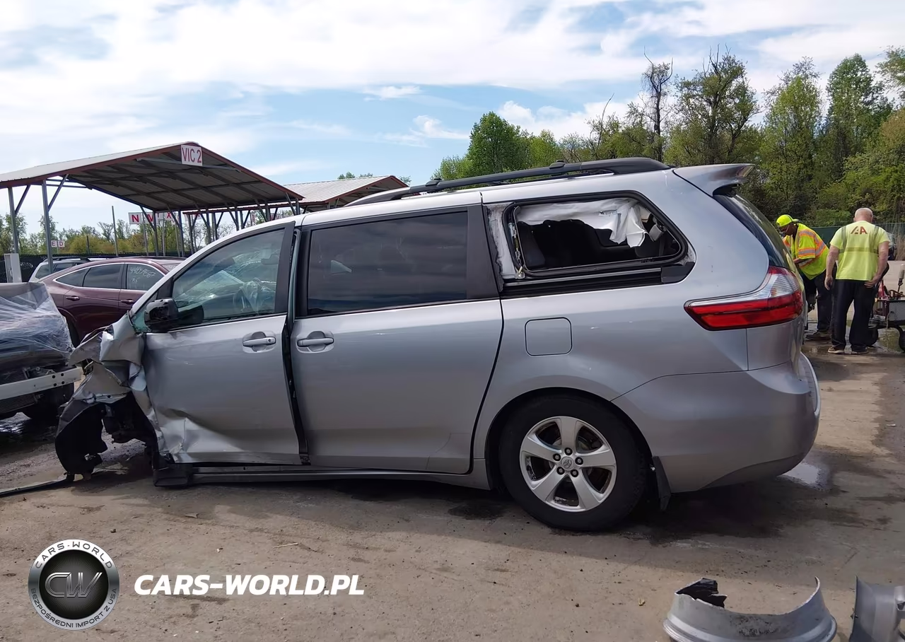 2015 Toyota Sienna Le 8 Passenger VIN:5TDKK3DC2FS625837 - 14