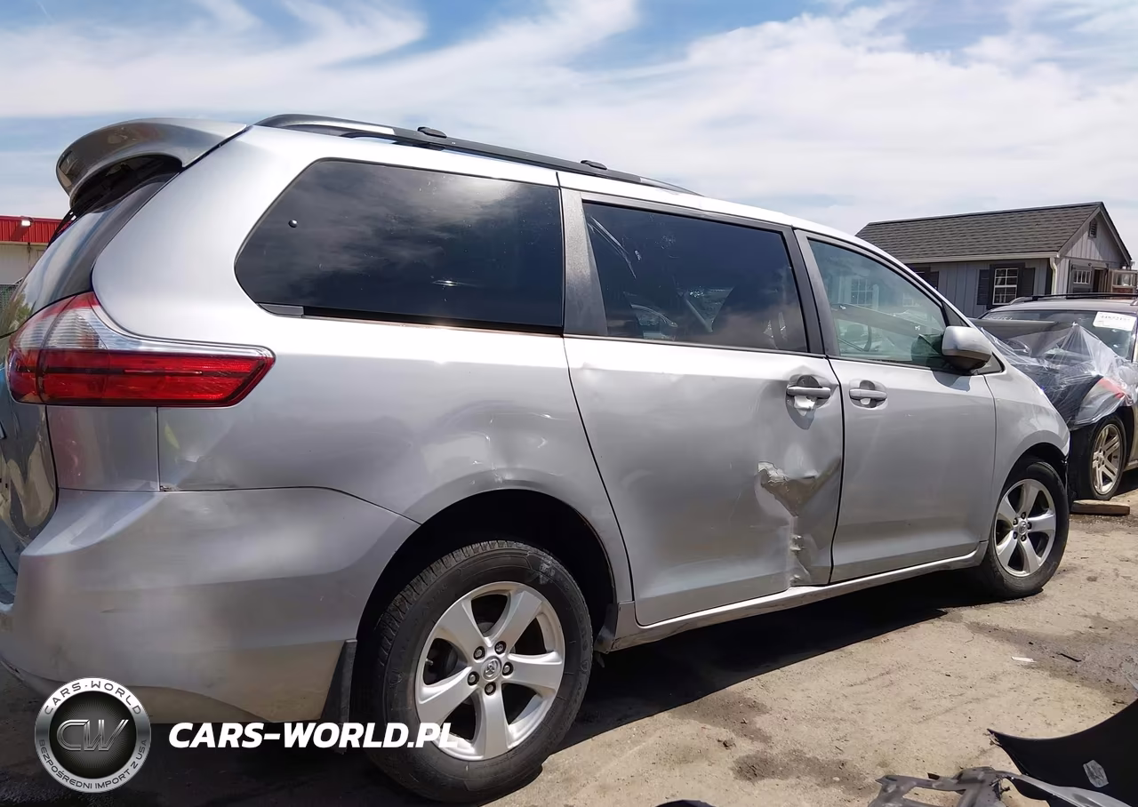 2015 Toyota Sienna Le 8 Passenger VIN:5TDKK3DC2FS625837 - 18