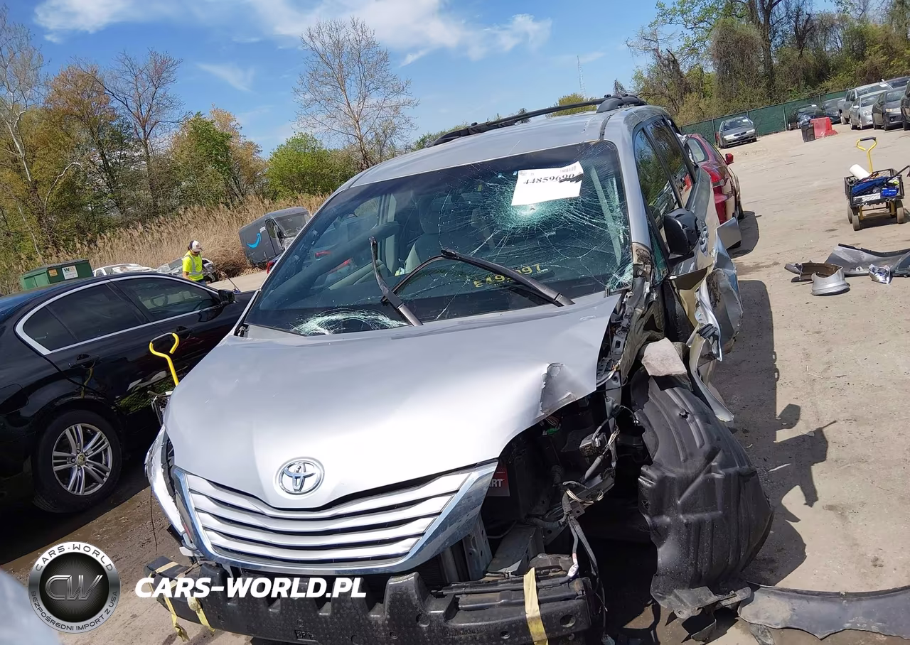 2015 Toyota Sienna Le 8 Passenger VIN:5TDKK3DC2FS625837 - 6