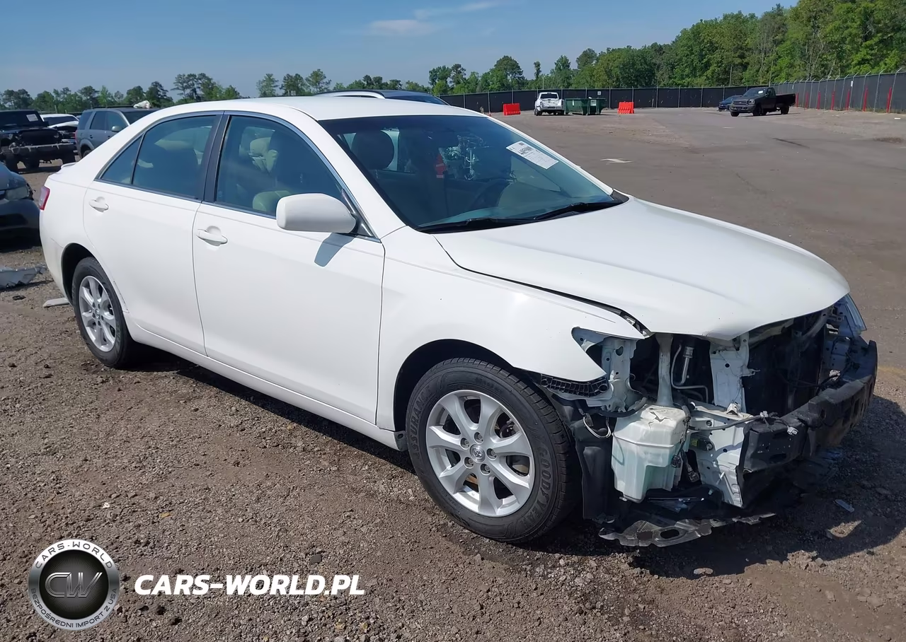 2011 Toyota Camry Le – zdjęcie 1 z 12