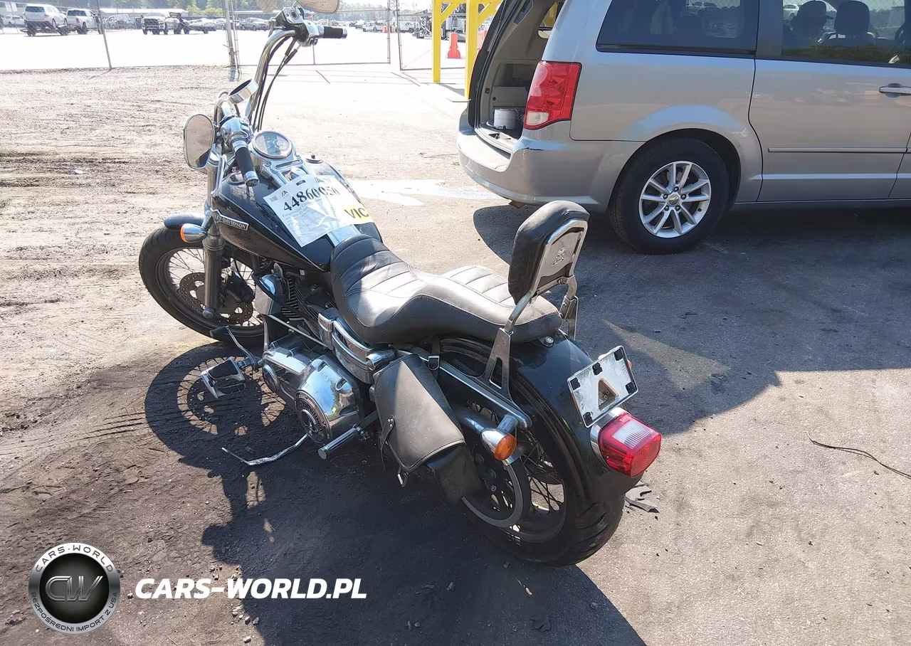 2011 Harley-Davidson Fxdc VIN:1HD1GV412BC306150 - 3