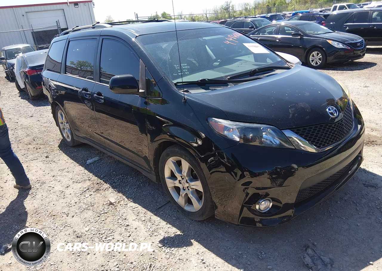 2012 Toyota Sienna Se 8 Passenger