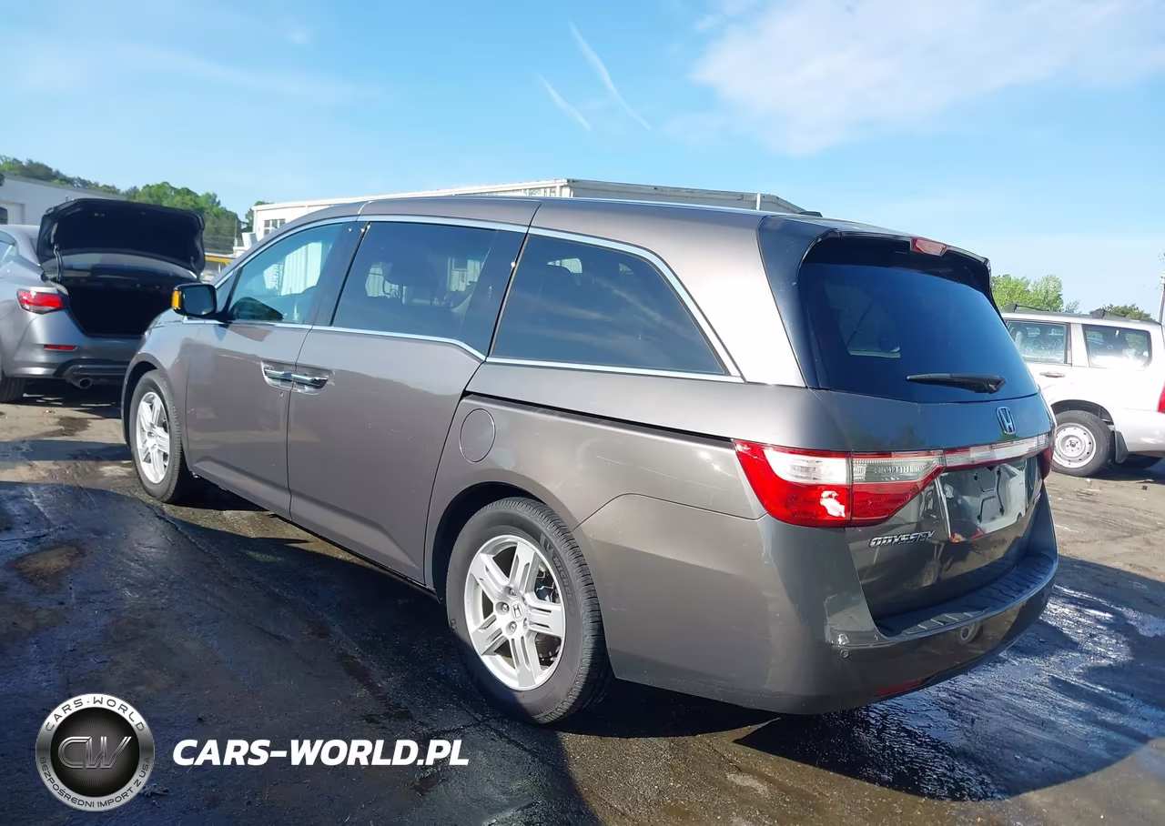 2011 Honda Odyssey Touring-Touring Elite VIN:5FNRL5H90BB072674 - 3