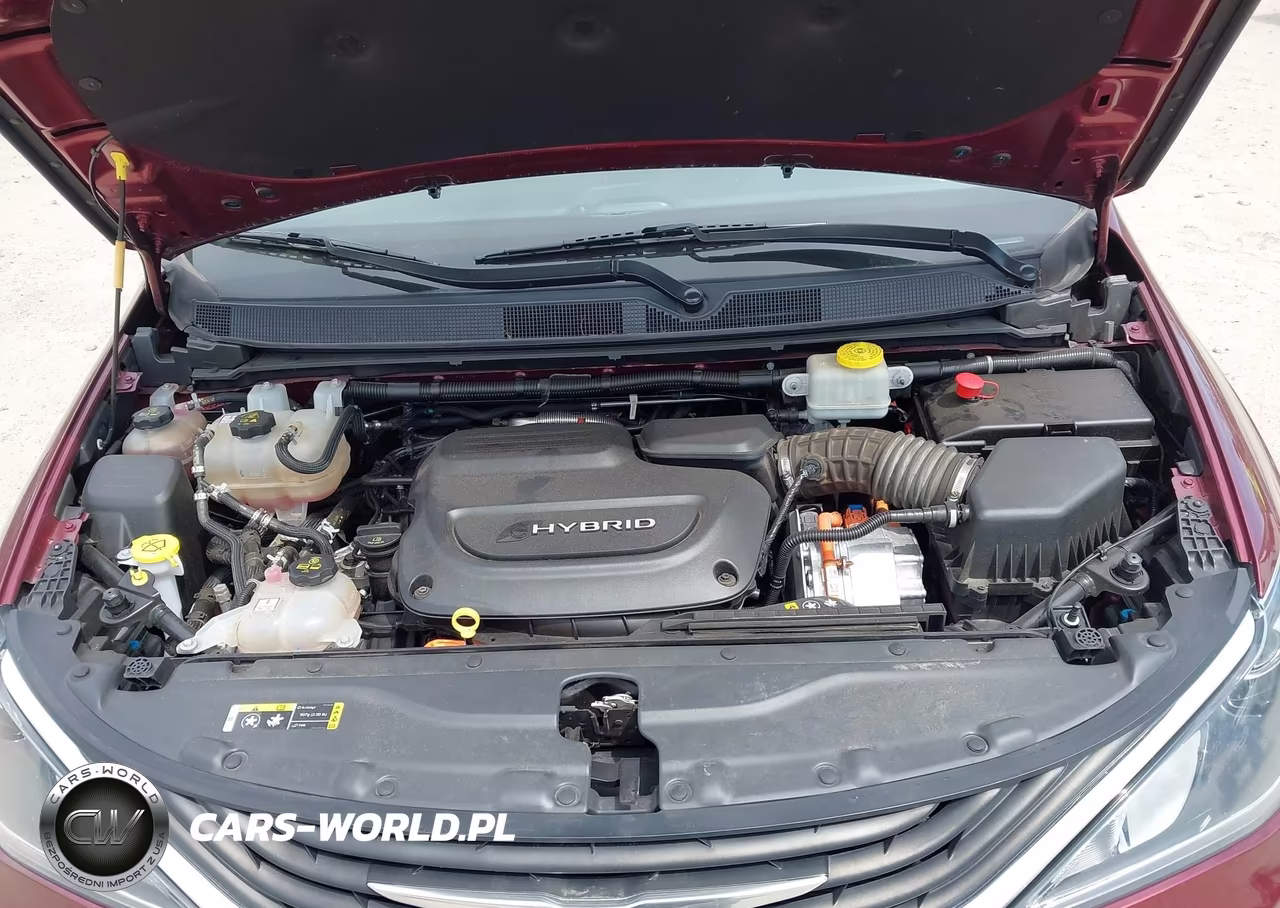 2018 Chrysler Pacifica Hybrid Touring Plus VIN:2C4RC1H78JR118598 - 10